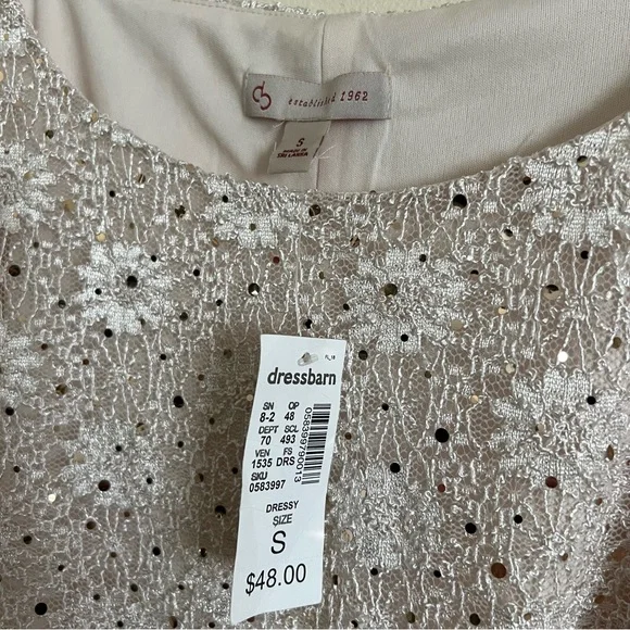 Cream dressy blouse belted sequins lace flowing sleeves. - Picture 5 of 8